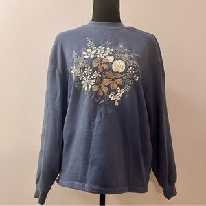 Blue sweatshirt flower embroidery